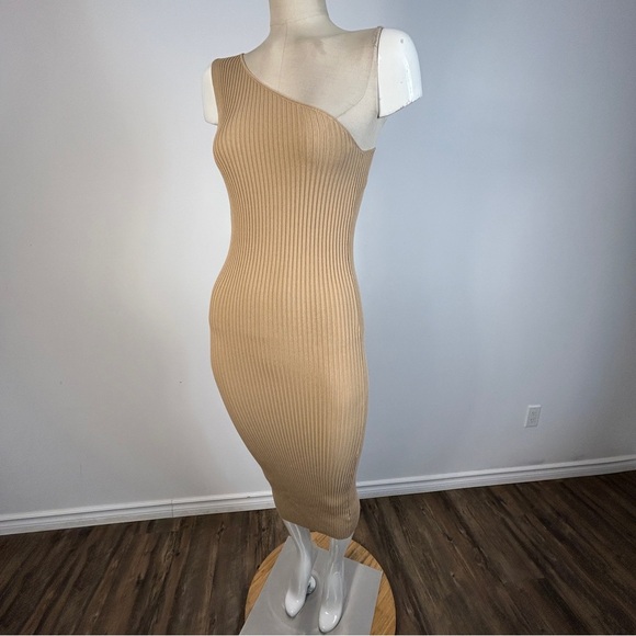 Elegant One-Shoulder Ribbed Dress in Beige XS - Picture 4 of 11